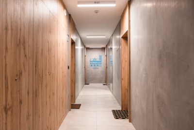 Wnętrze beton i drewno, detale