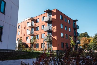 Jeden z czterech budynków mieszkaniowych na ulicy okólnej w Toruniu